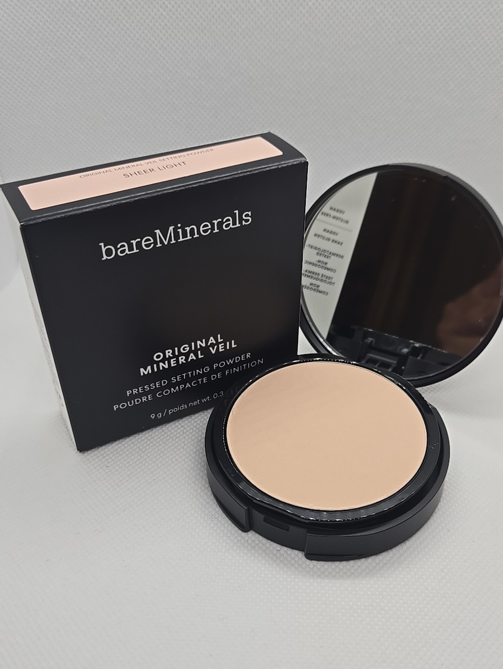 bareMinerals Pressed Setting Powder Compact in Sheer Light - Black Case